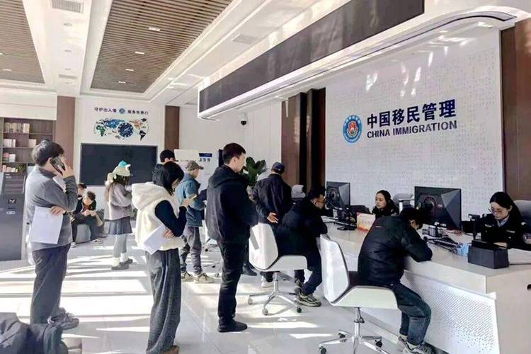 年关办证迎高峰 麦积出入境暖心服务护出行